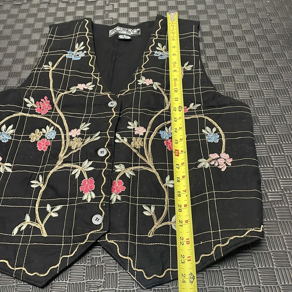 vintage black embroidered vest size medium - Picture 5 of 7